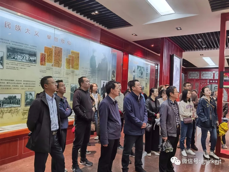 天水市政府金融辦、甘肅金控天水擔(dān)保公司、天水卓雅服飾公司黨支部聯(lián)合舉行主題黨日活動(dòng)