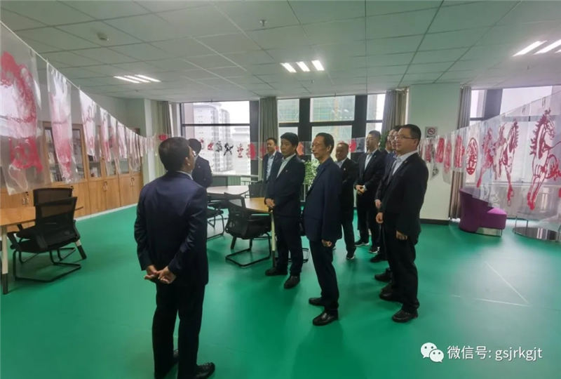 傳承經(jīng)典藝術 弘揚核心價值——金控定西擔保舉辦員工剪紙展覽活動